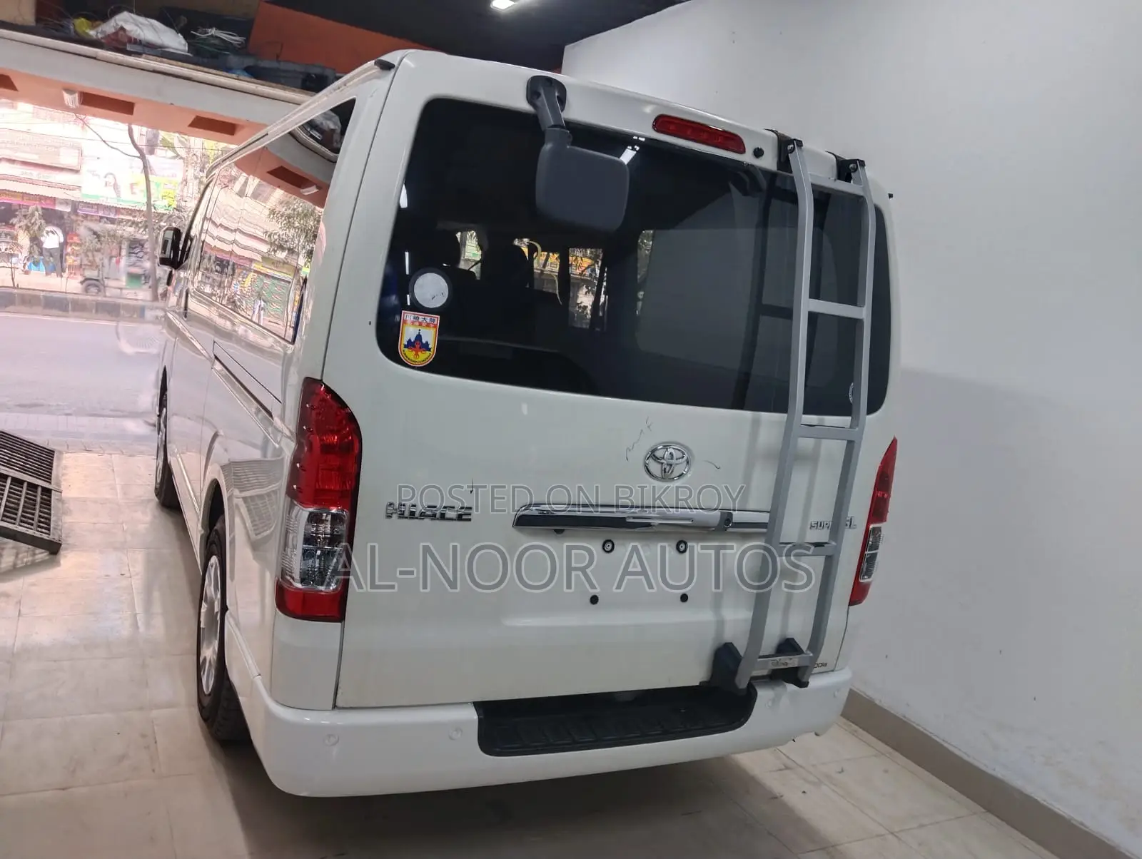 Toyota HiAce 2021 White