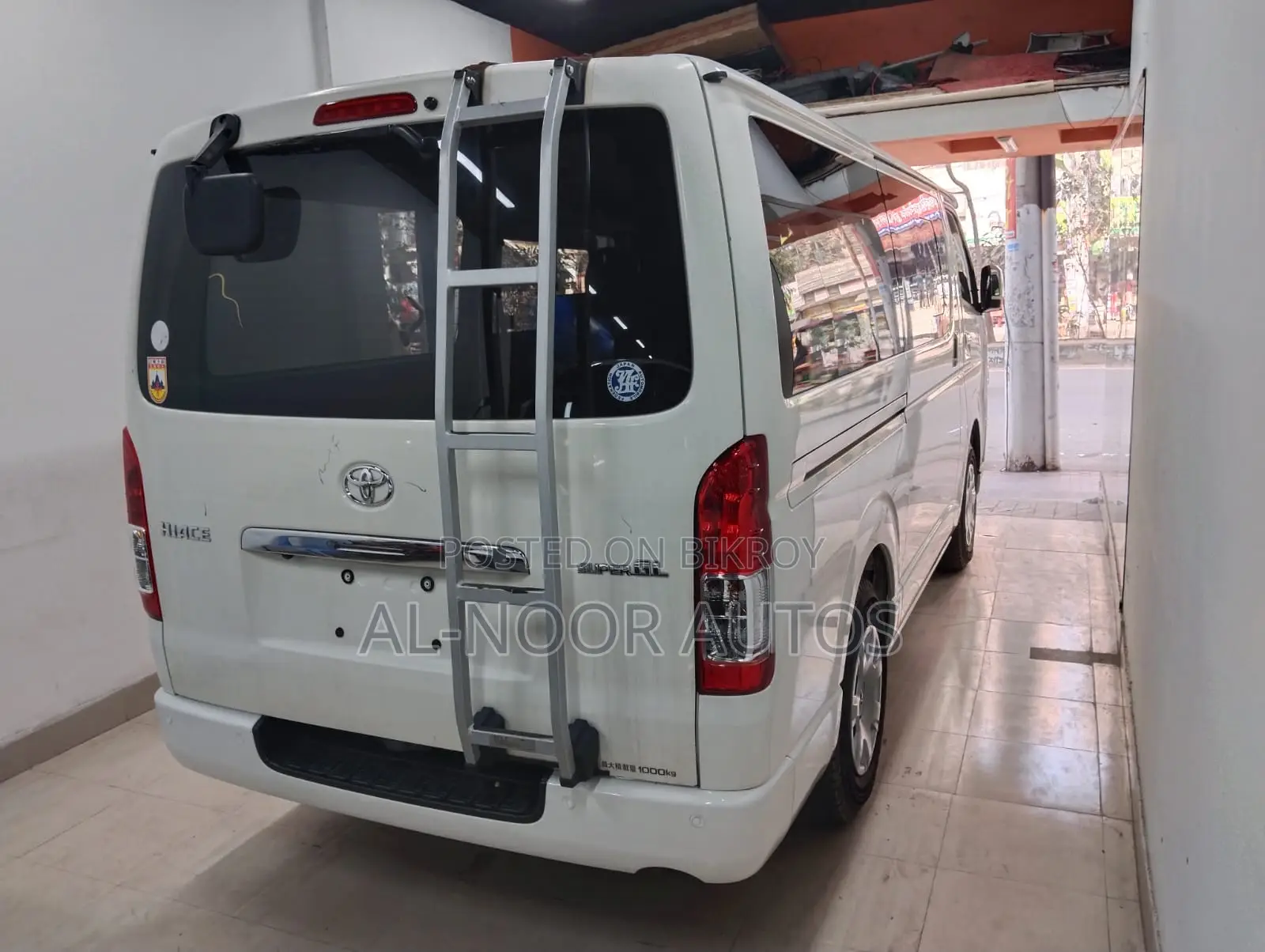 Toyota HiAce 2021 White