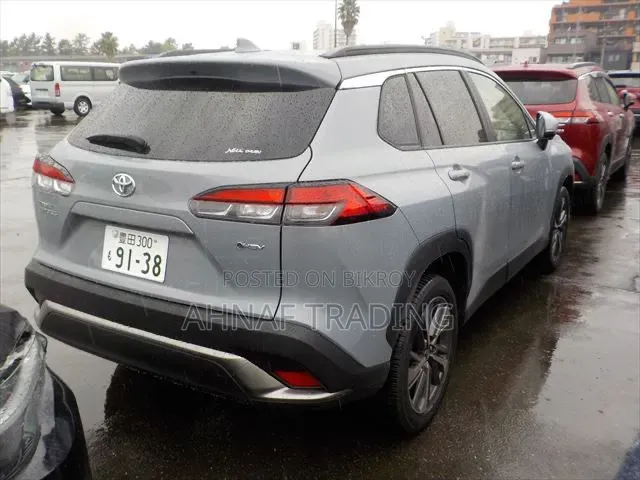 টয়োটা করোল্লা ক্রস ২০২৫ ধূসর