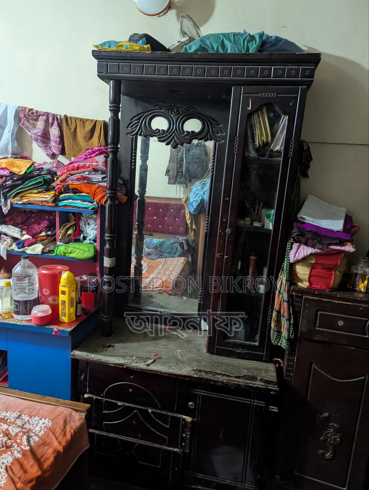 ড্রেসিং টেবিল