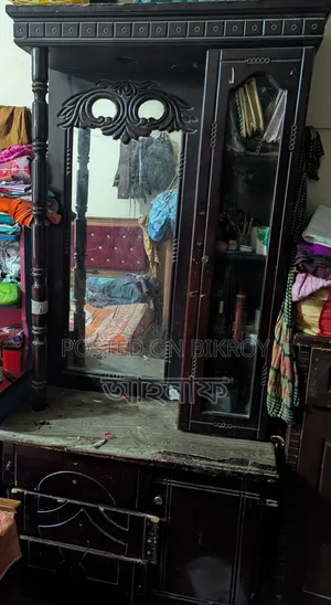 ড্রেসিং টেবিল