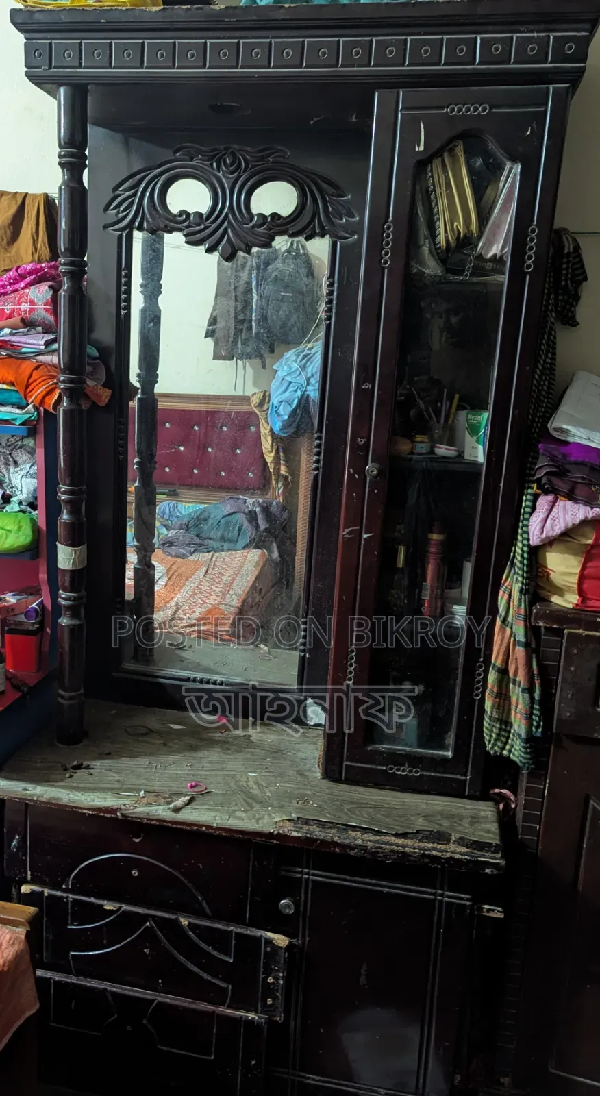 ড্রেসিং টেবিল