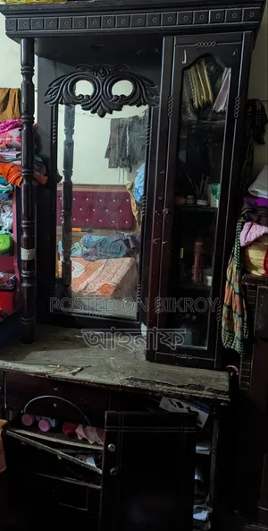 ড্রেসিং টেবিল