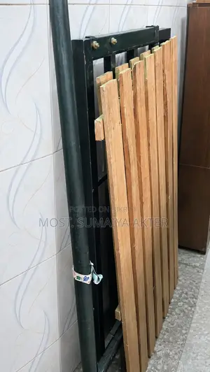 লোহার সেমি ডাবল বেড বিক্রি হবে। সাইজ: ৪ ফুট × ৭ ফুট। Semi Double Bed