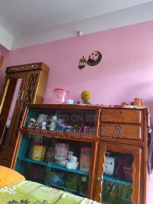 পুরাতন মেহেগনি কাঠের সুকেস