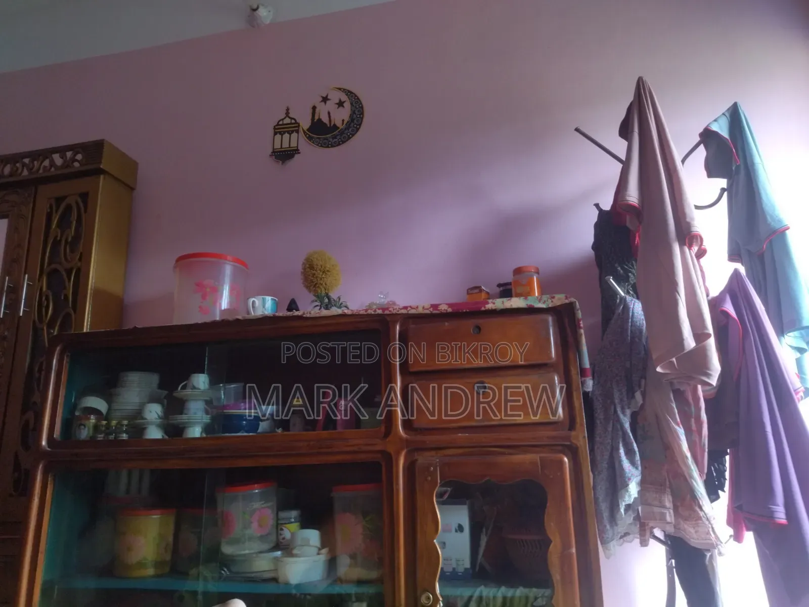 পুরাতন মেহেগনি কাঠের সুকেস