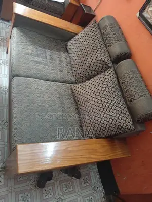 চার সিটের উডেন সোফা বিক্রয় করা হবে