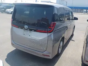 টয়োটা নোয়াহ ২০২৩ সিলভার