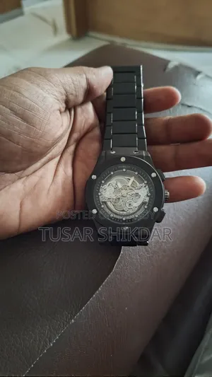 Unused gift, I do not like wearing watches so I want to sell it