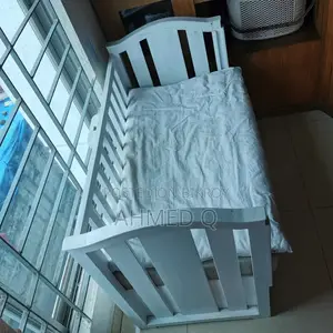 নবজাতক শিশুর জন্য বেবি কট