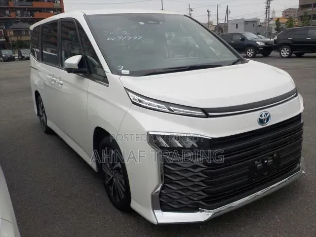 Toyota Voxy 2023 Pearl