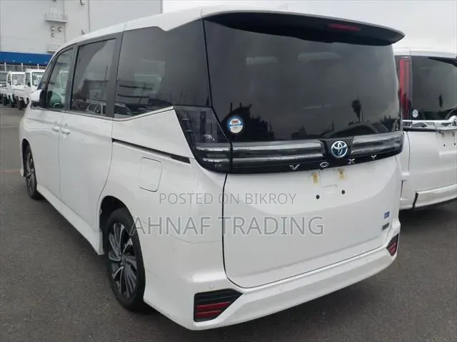 Toyota Voxy 2023 Pearl