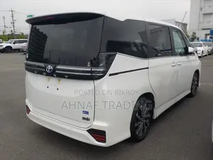 Toyota Voxy 2023 Pearl