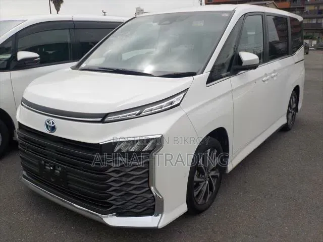 Toyota Voxy 2023 Pearl