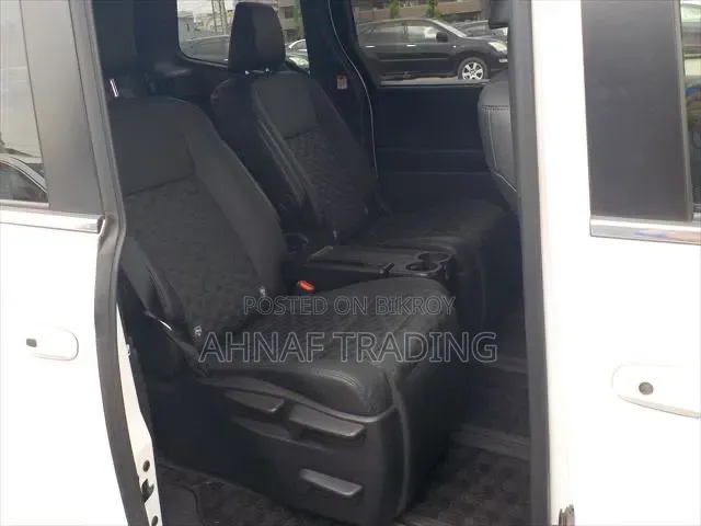 Toyota Voxy 2023 Pearl