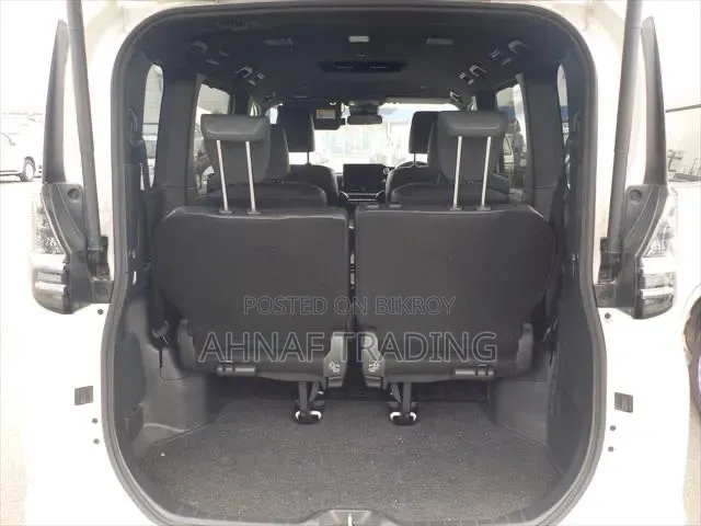 Toyota Voxy 2023 Pearl