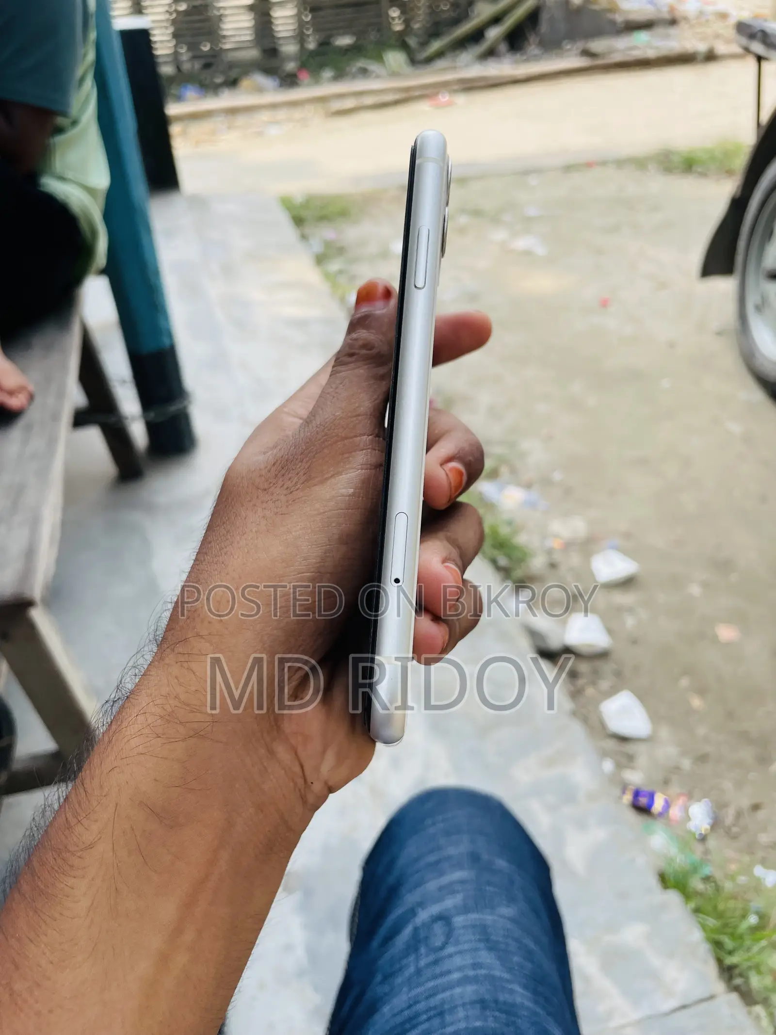 New Apple iPhone 11 64 GB White