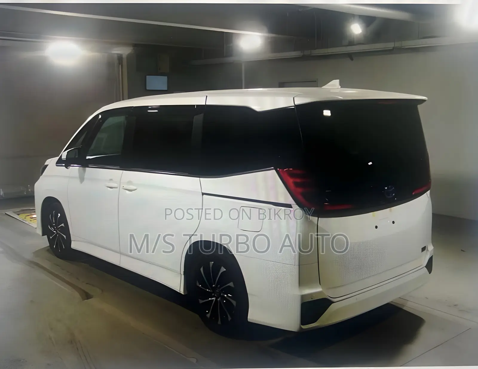 Toyota Noah 2024 Pearl