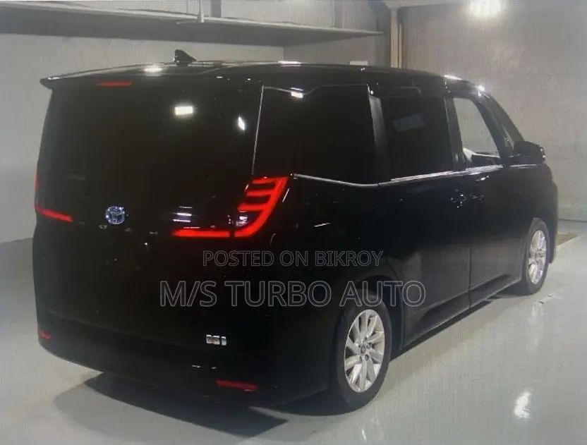 Toyota Noah 2022 Black