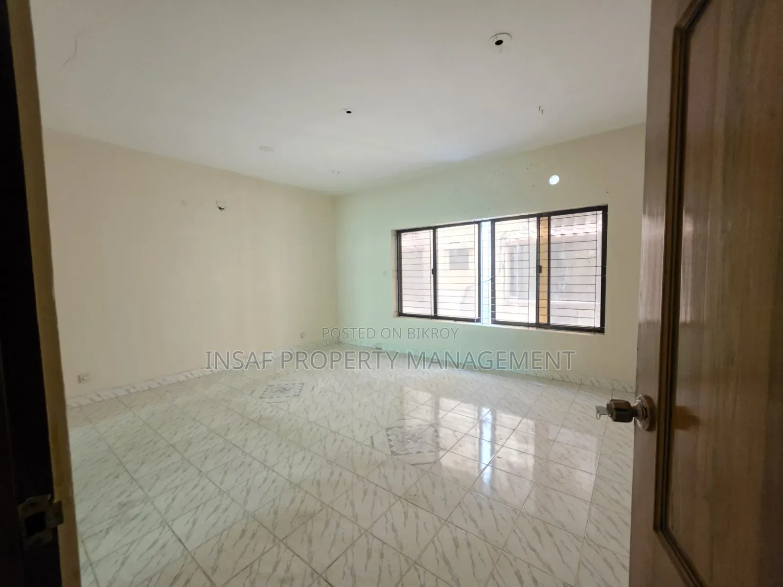 2800 SQFT Office Space Rent Baridhara DOHS Nice View