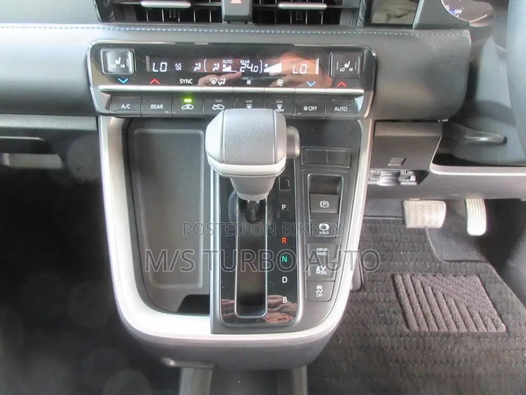 Toyota Voxy 2022 Black
