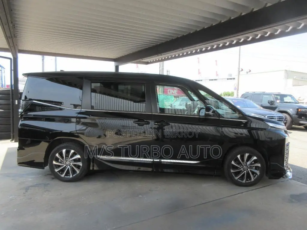 Toyota Voxy 2022 Black
