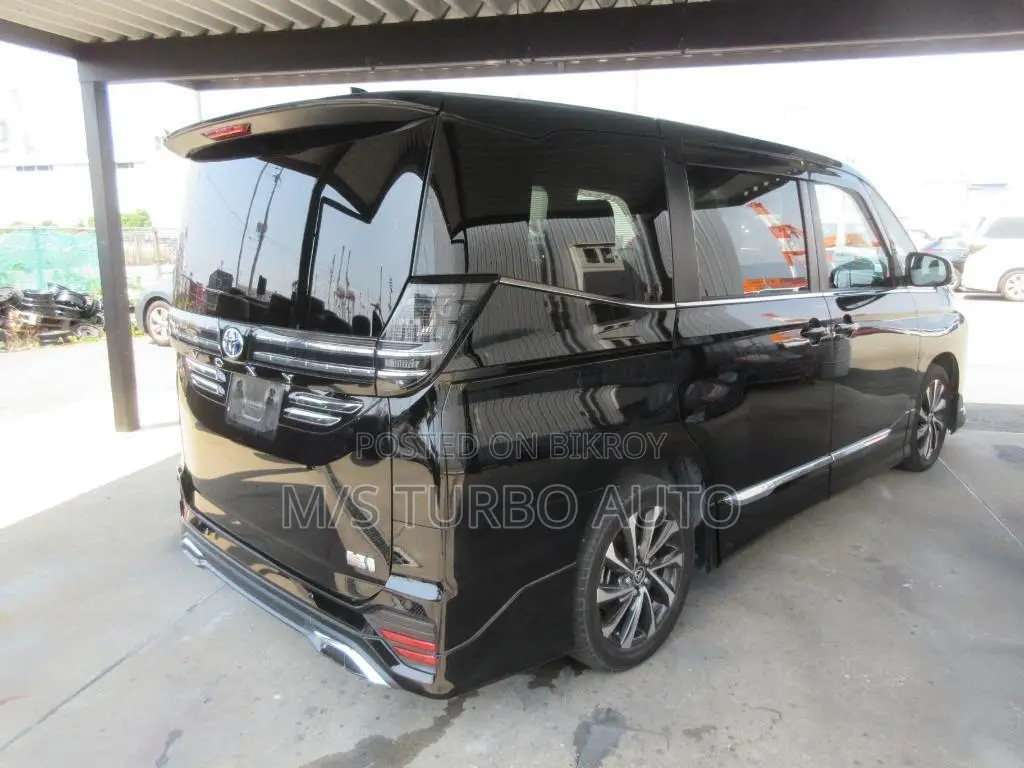 Toyota Voxy 2022 Black