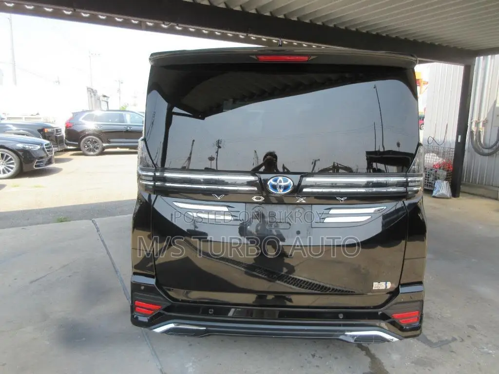 Toyota Voxy 2022 Black