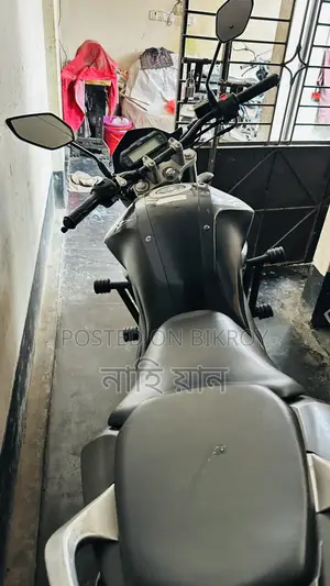 ইয়ামাহা এফজেডএস ভি২ ২০২৩ কালো