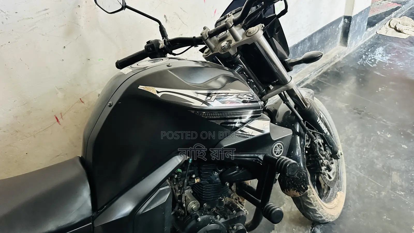 ইয়ামাহা এফজেডএস ভি২ ২০২৩ কালো