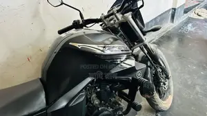 ইয়ামাহা এফজেডএস ভি২ ২০২৩ কালো