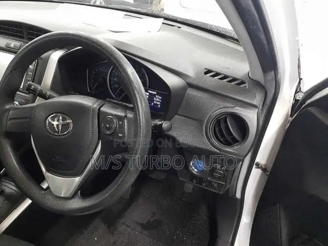 Toyota Corolla Fielder 2021 White