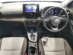 টয়োটা ইয়ারিস ক্রস ২০২১ পার্ল