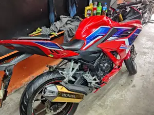 হোন্ডা সিবিআর ২০২৩ লাল
