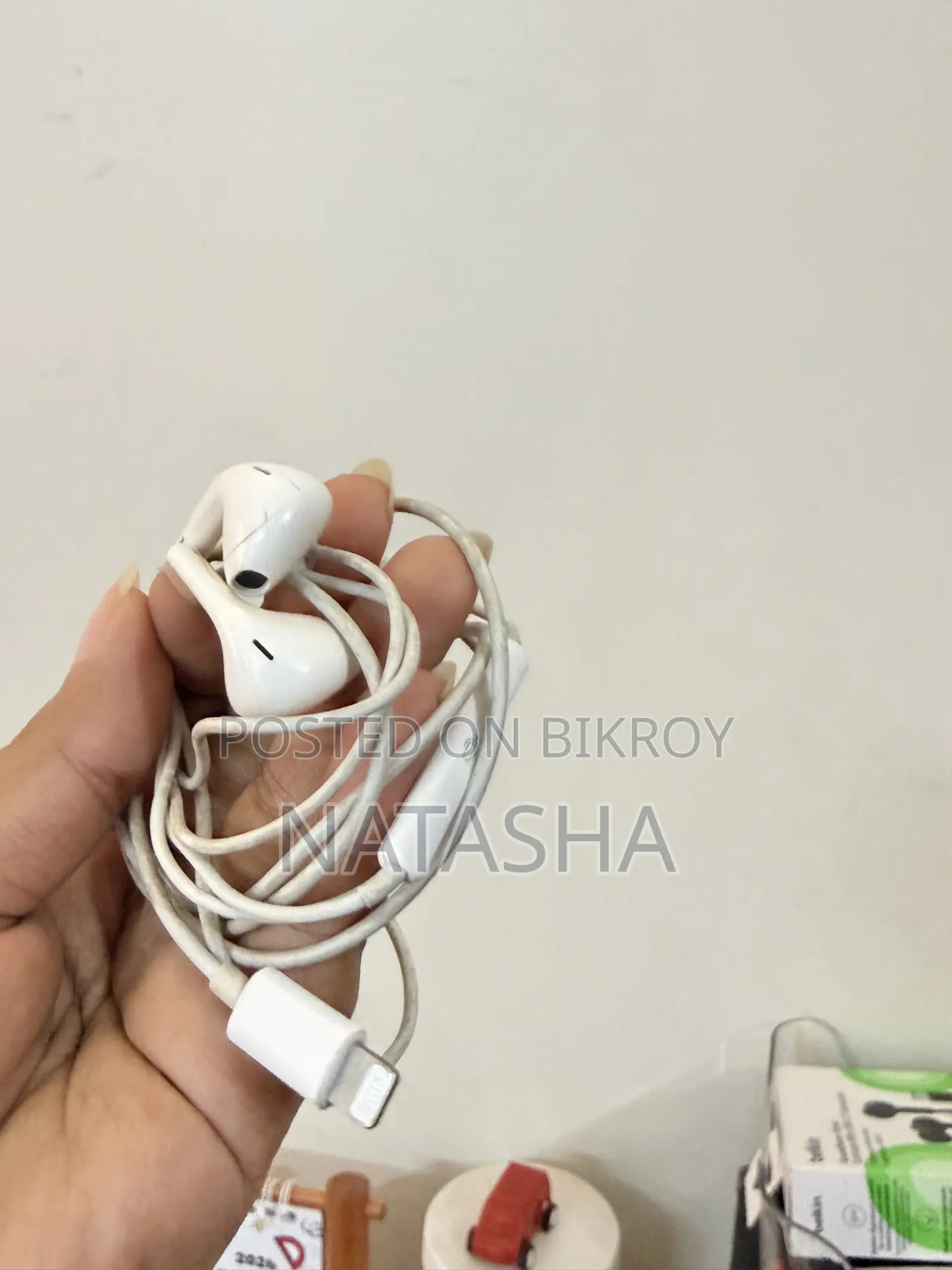 আসল অ্যাপল ইয়ারপডস লাইটনিং কানেক্টর সহ