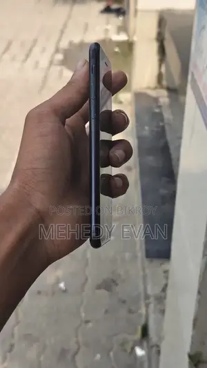 অ্যাপল আইফোন এসই (২০২০) ৬৪ জিবি ব্ল্যাক