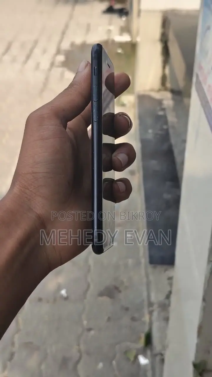 অ্যাপল আইফোন এসই (২০২০) ৬৪ জিবি ব্ল্যাক