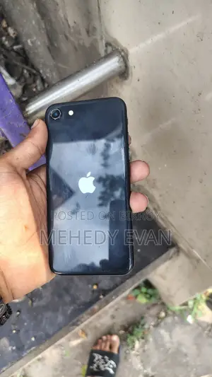 Apple iPhone SE (2020) 64 GB Black