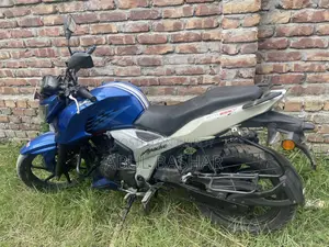 টিভিএস অ্যাপাচি ১৬০ ৪ভি ২০২২ নীল
