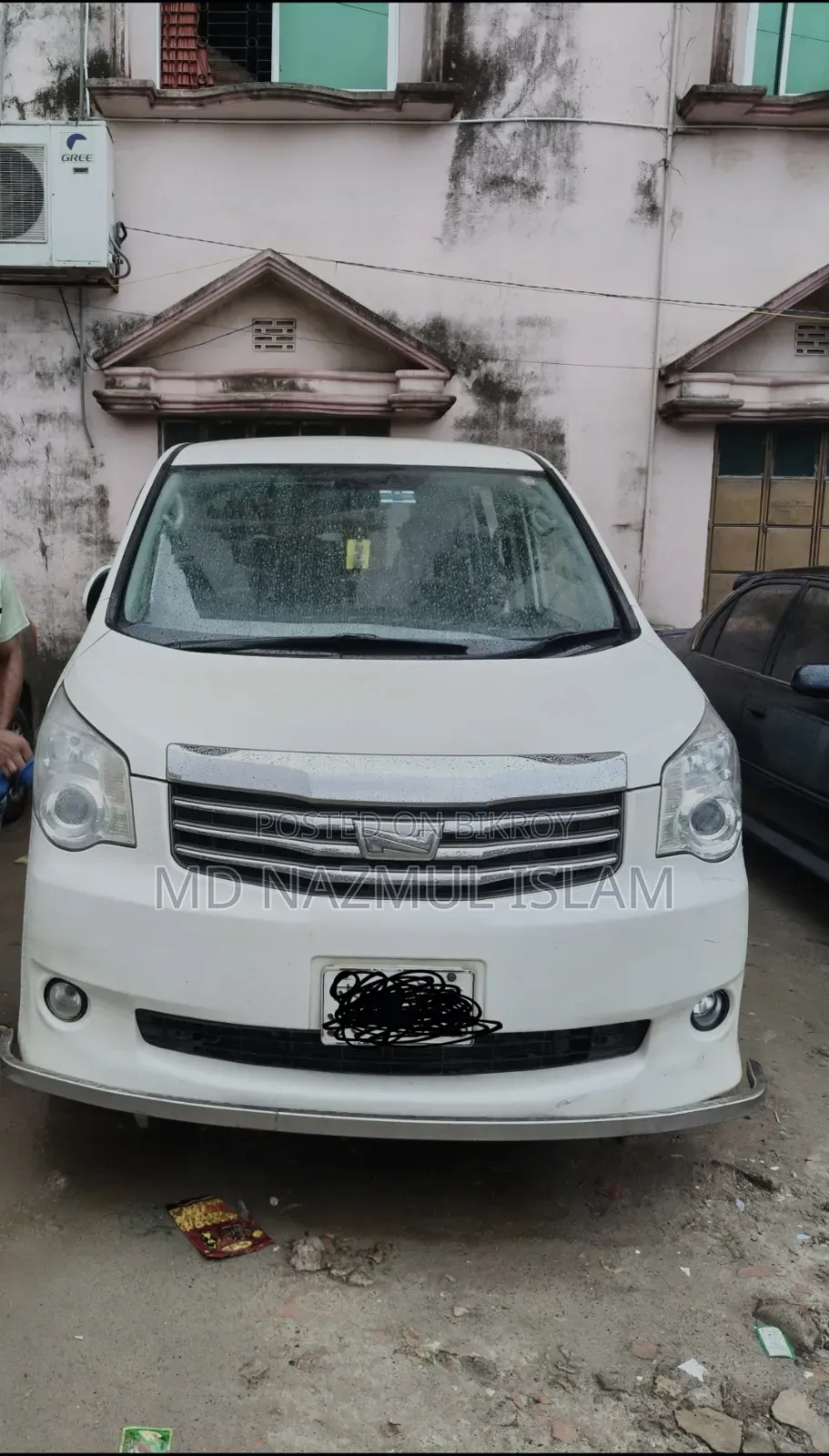 Toyota Noah 2013 White