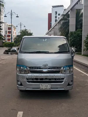 টয়োটা হাইএচ ২০১৩ সিলভার