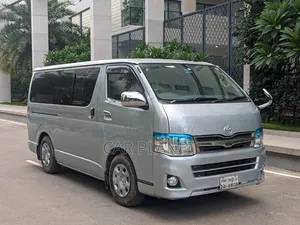 টয়োটা হাইএচ ২০১৩ সিলভার