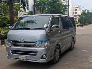 টয়োটা হাইএচ ২০১৩ সিলভার