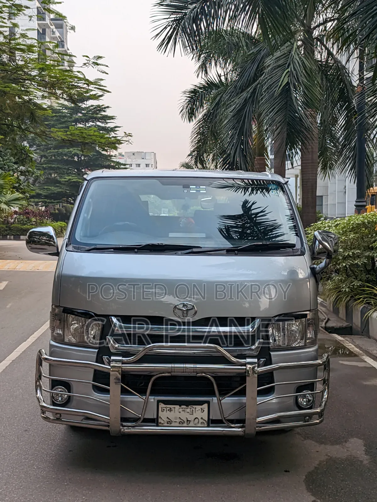 টয়োটা হাইয়েস ২০১৫ সিলভার