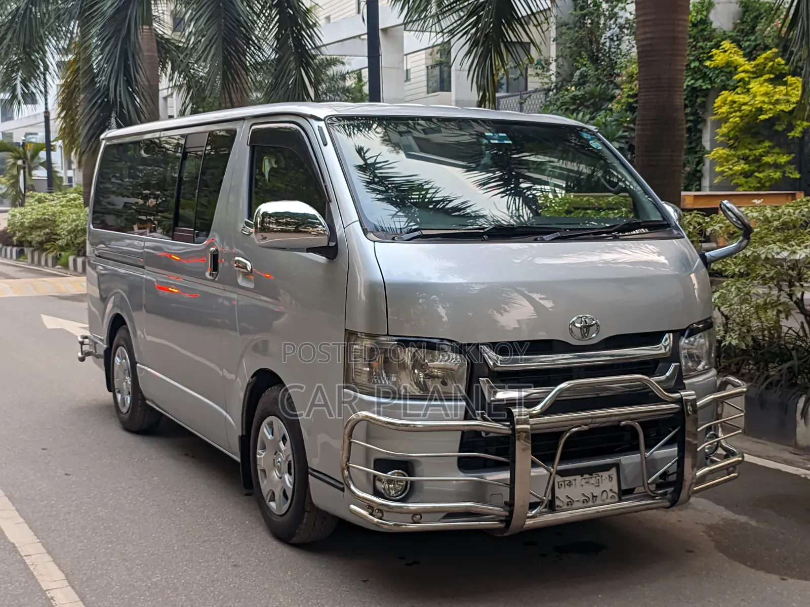 টয়োটা হাইয়েস ২০১৫ সিলভার