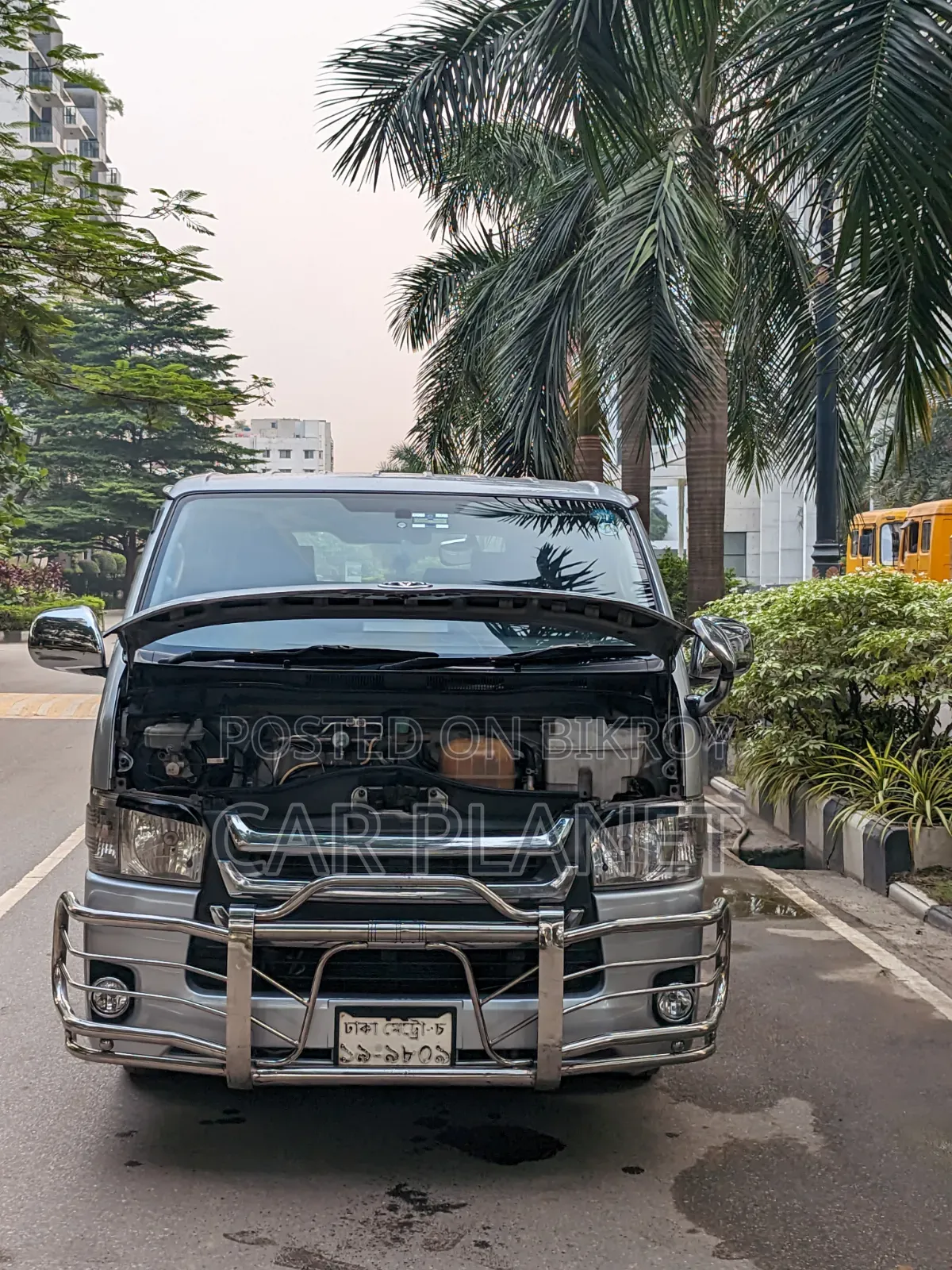 টয়োটা হাইয়েস ২০১৫ সিলভার