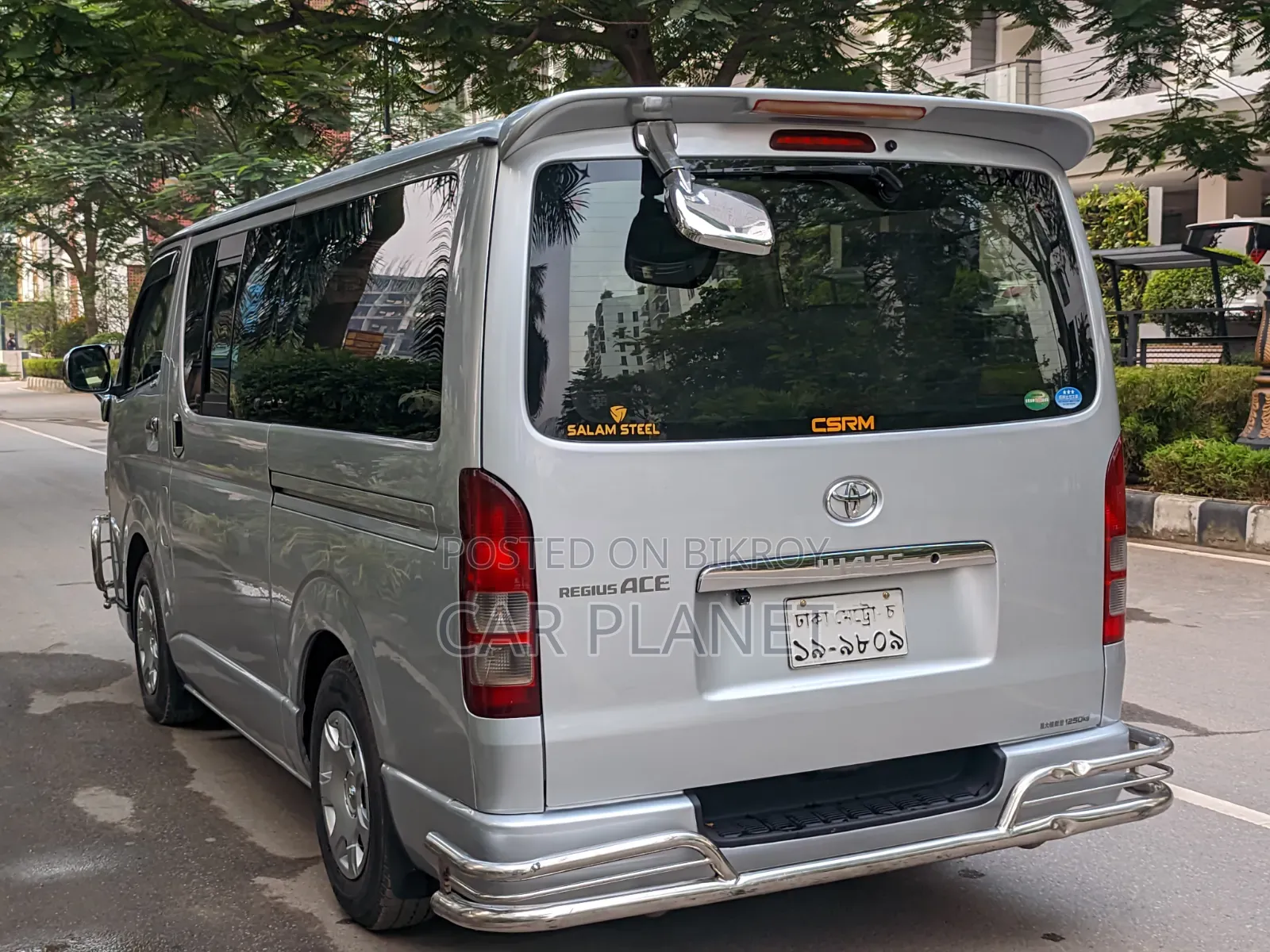 টয়োটা হাইয়েস ২০১৫ সিলভার