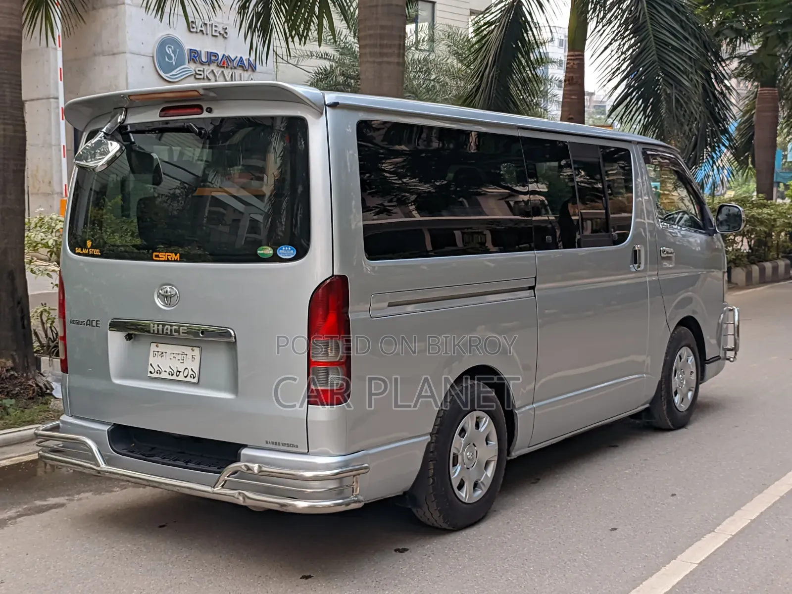 টয়োটা হাইয়েস ২০১৫ সিলভার
