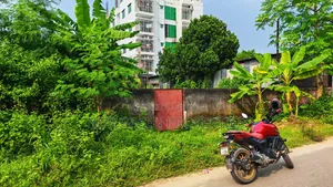 ৭৫ ফিট রোডের সাথে দক্ষিণমুখী ৫ কাঠা প্লট বিক্রি করা হবে
