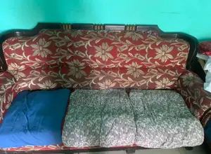 বিক্রির জন্য ক্রাউন সোফা